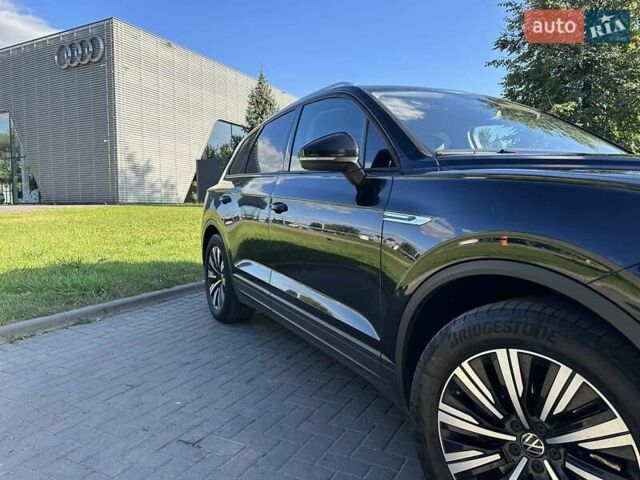 Черный Фольксваген Туарег, объемом двигателя 2.99 л и пробегом 200 тыс. км за 39990 $, фото 2 на Automoto.ua