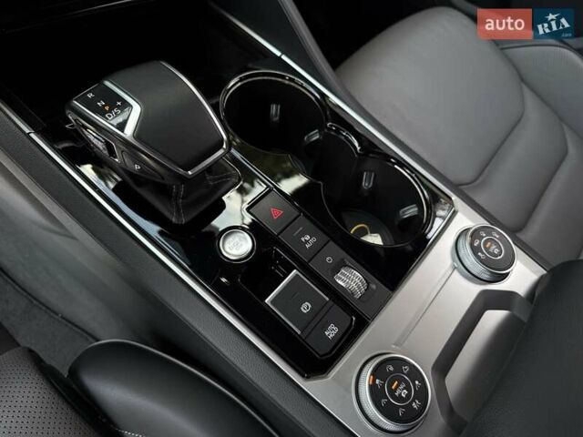 Черный Фольксваген Туарег, объемом двигателя 2.97 л и пробегом 138 тыс. км за 56800 $, фото 74 на Automoto.ua