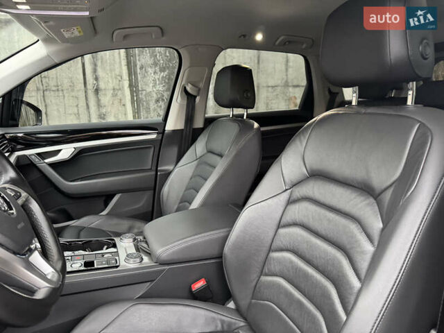 Чорний Фольксваген Туарег, об'ємом двигуна 2.97 л та пробігом 155 тис. км за 42900 $, фото 31 на Automoto.ua