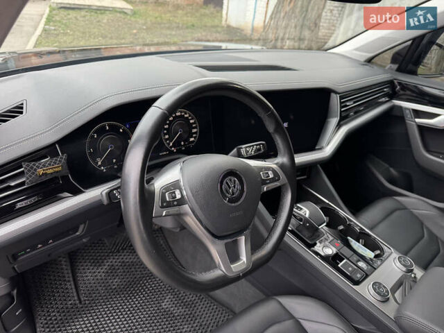 Чорний Фольксваген Туарег, об'ємом двигуна 2.97 л та пробігом 155 тис. км за 42900 $, фото 32 на Automoto.ua
