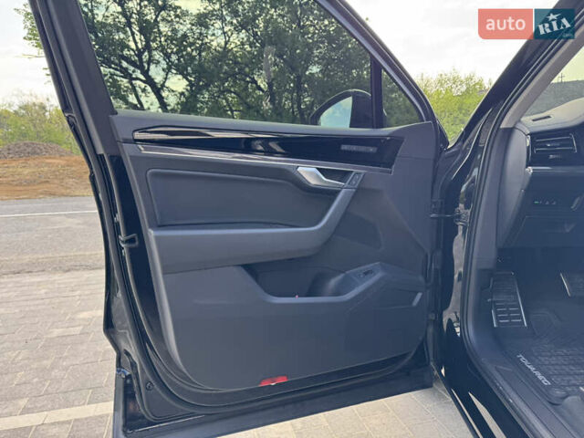 Черный Фольксваген Туарег, объемом двигателя 3 л и пробегом 137 тыс. км за 47200 $, фото 21 на Automoto.ua