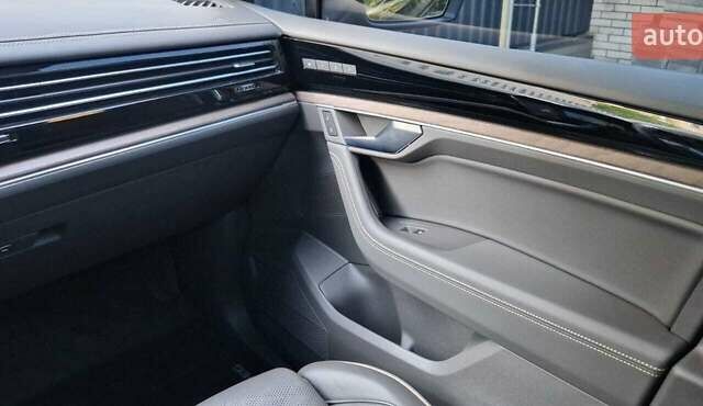 Черный Фольксваген Туарег, объемом двигателя 2.97 л и пробегом 66 тыс. км за 58800 $, фото 32 на Automoto.ua