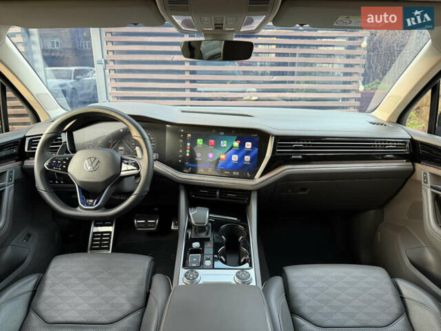 Чорний Фольксваген Туарег, об'ємом двигуна 3.96 л та пробігом 115 тис. км за 57900 $, фото 13 на Automoto.ua