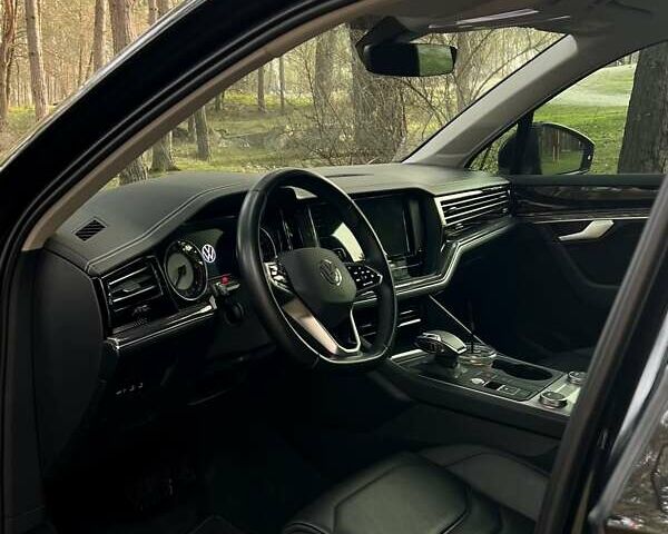 Черный Фольксваген Туарег, объемом двигателя 2.97 л и пробегом 177 тыс. км за 44000 $, фото 5 на Automoto.ua