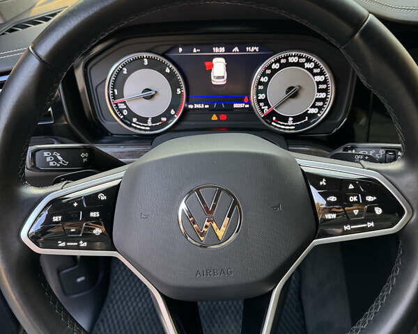 Черный Фольксваген Туарег, объемом двигателя 2.97 л и пробегом 49 тыс. км за 49800 $, фото 5 на Automoto.ua