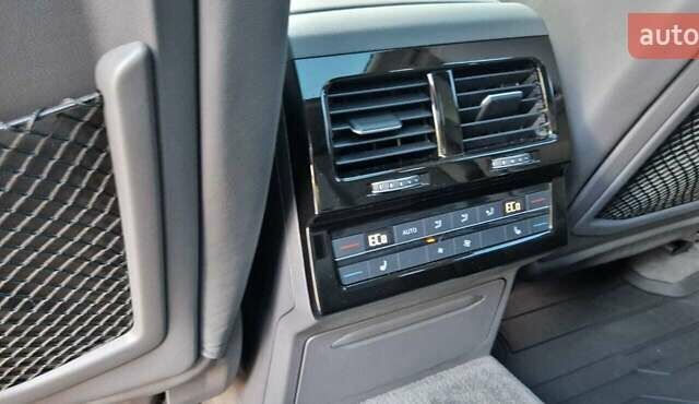 Черный Фольксваген Туарег, объемом двигателя 2.97 л и пробегом 66 тыс. км за 58800 $, фото 42 на Automoto.ua