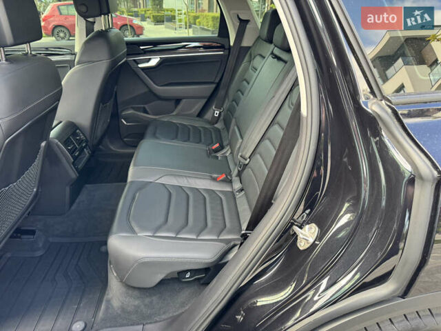 Черный Фольксваген Туарег, объемом двигателя 3 л и пробегом 137 тыс. км за 47200 $, фото 32 на Automoto.ua