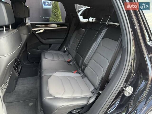 Черный Фольксваген Туарег, объемом двигателя 2.97 л и пробегом 138 тыс. км за 56800 $, фото 76 на Automoto.ua