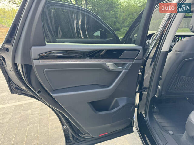 Черный Фольксваген Туарег, объемом двигателя 3 л и пробегом 137 тыс. км за 47200 $, фото 30 на Automoto.ua