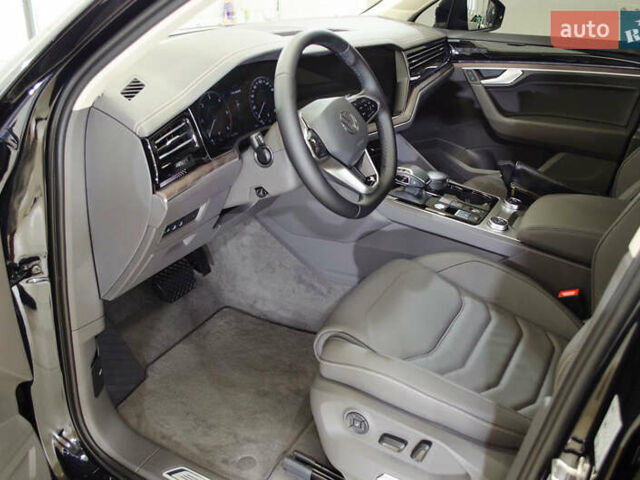 Черный Фольксваген Туарег, объемом двигателя 2.97 л и пробегом 95 тыс. км за 60000 $, фото 5 на Automoto.ua