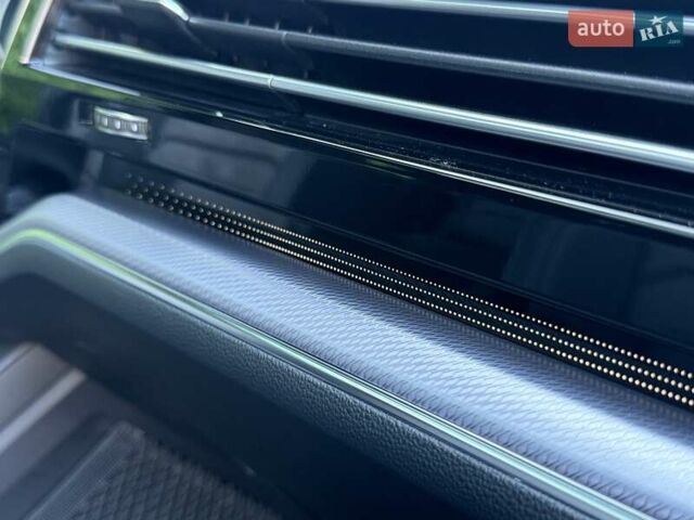 Черный Фольксваген Туарег, объемом двигателя 2.97 л и пробегом 79 тыс. км за 59400 $, фото 46 на Automoto.ua