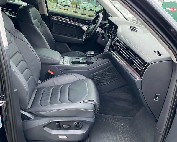 Черный Фольксваген Туарег, объемом двигателя 2.99 л и пробегом 180 тыс. км за 31700 $, фото 22 на Automoto.ua