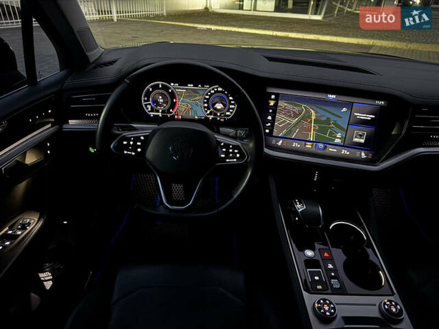 Черный Фольксваген Туарег, объемом двигателя 2.97 л и пробегом 108 тыс. км за 58500 $, фото 36 на Automoto.ua