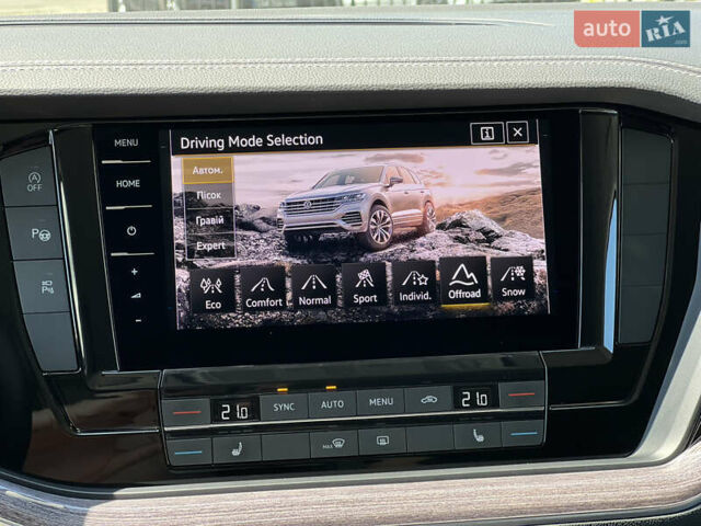 Черный Фольксваген Туарег, объемом двигателя 3 л и пробегом 143 тыс. км за 46000 $, фото 53 на Automoto.ua