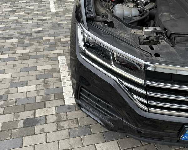 Черный Фольксваген Туарег, объемом двигателя 2.97 л и пробегом 126 тыс. км за 52000 $, фото 6 на Automoto.ua