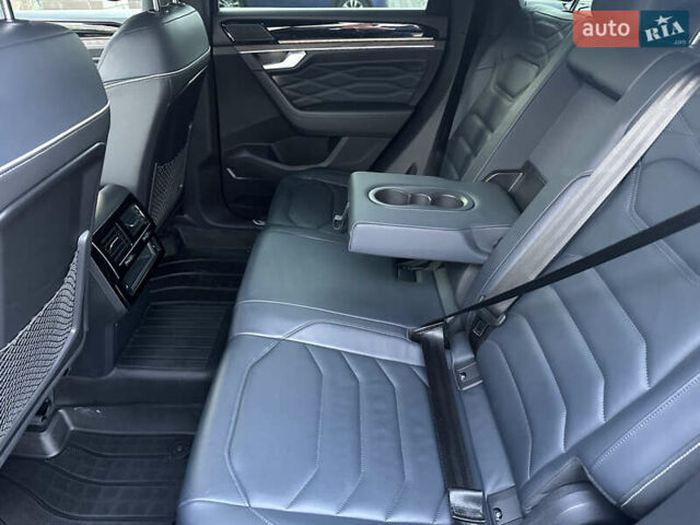 Черный Фольксваген Туарег, объемом двигателя 2.97 л и пробегом 161 тыс. км за 52500 $, фото 78 на Automoto.ua