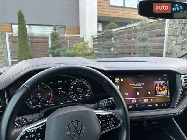 Черный Фольксваген Туарег, объемом двигателя 2.97 л и пробегом 161 тыс. км за 52500 $, фото 61 на Automoto.ua