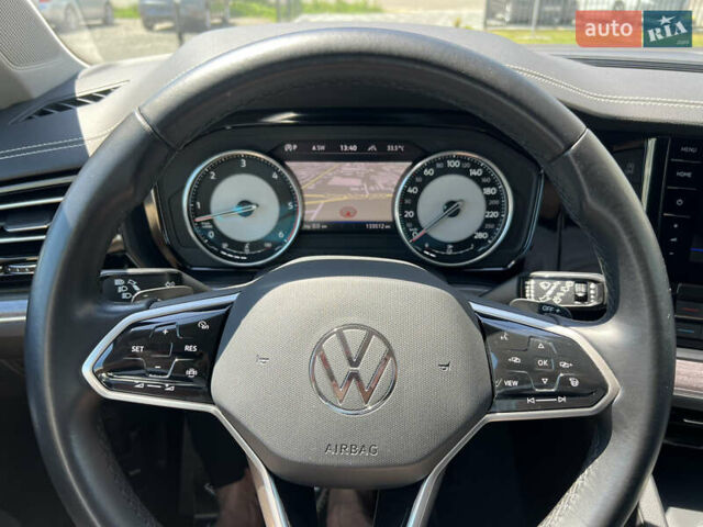 Черный Фольксваген Туарег, объемом двигателя 3 л и пробегом 143 тыс. км за 46000 $, фото 48 на Automoto.ua