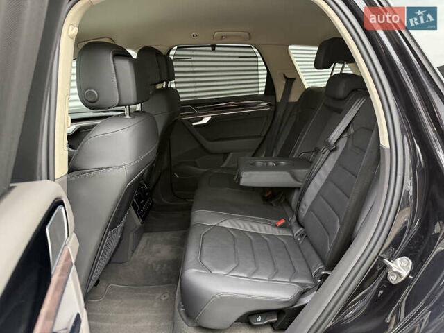 Черный Фольксваген Туарег, объемом двигателя 3 л и пробегом 140 тыс. км за 57999 $, фото 54 на Automoto.ua