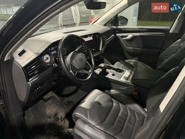 Черный Фольксваген Туарег, объемом двигателя 2.97 л и пробегом 134 тыс. км за 46000 $, фото 17 на Automoto.ua