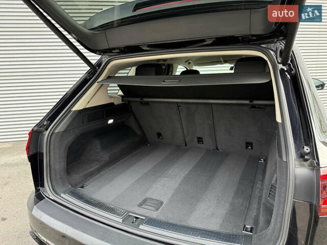 Черный Фольксваген Туарег, объемом двигателя 3 л и пробегом 140 тыс. км за 57999 $, фото 48 на Automoto.ua