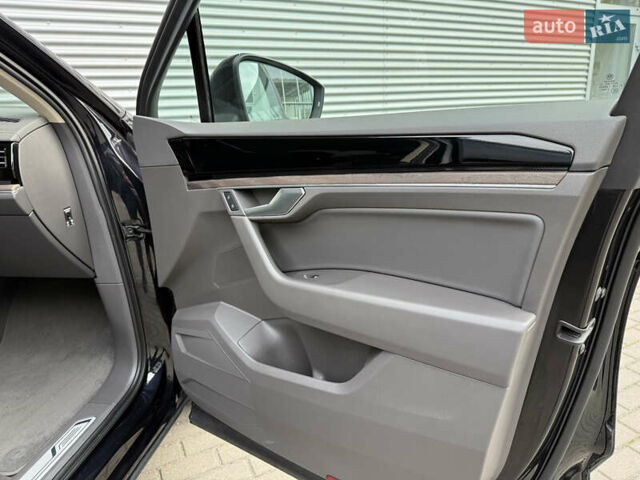 Черный Фольксваген Туарег, объемом двигателя 3 л и пробегом 140 тыс. км за 57999 $, фото 28 на Automoto.ua