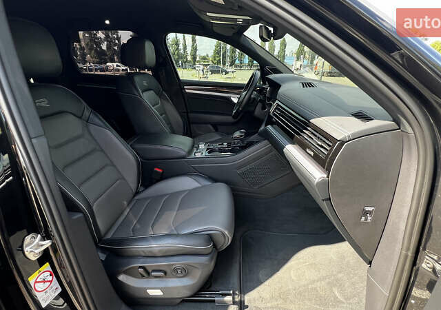 Черный Фольксваген Туарег, объемом двигателя 3 л и пробегом 171 тыс. км за 51999 $, фото 41 на Automoto.ua