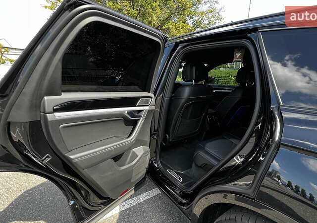 Черный Фольксваген Туарег, объемом двигателя 3 л и пробегом 171 тыс. км за 51999 $, фото 29 на Automoto.ua