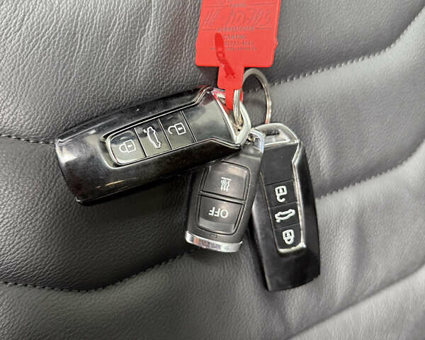 Черный Фольксваген Туарег, объемом двигателя 3 л и пробегом 140 тыс. км за 57999 $, фото 69 на Automoto.ua