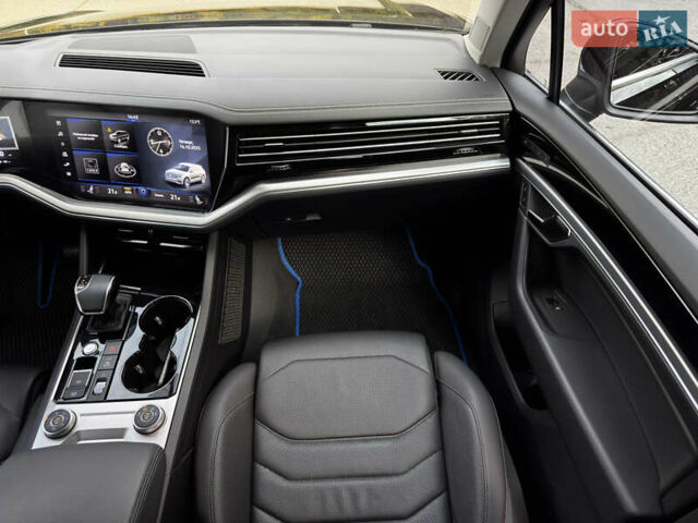 Чорний Фольксваген Туарег, об'ємом двигуна 2.97 л та пробігом 108 тис. км за 57800 $, фото 23 на Automoto.ua