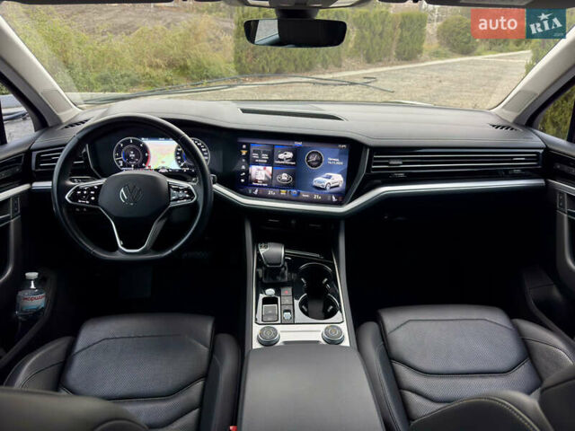 Черный Фольксваген Туарег, объемом двигателя 2.97 л и пробегом 108 тыс. км за 58500 $, фото 26 на Automoto.ua