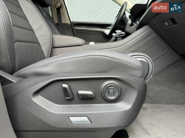 Черный Фольксваген Туарег, объемом двигателя 3 л и пробегом 140 тыс. км за 57999 $, фото 27 на Automoto.ua