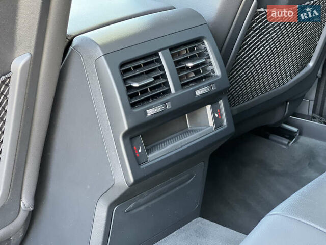 Черный Фольксваген Туарег, объемом двигателя 3 л и пробегом 143 тыс. км за 46000 $, фото 28 на Automoto.ua