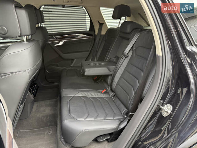 Черный Фольксваген Туарег, объемом двигателя 3 л и пробегом 140 тыс. км за 57999 $, фото 55 на Automoto.ua