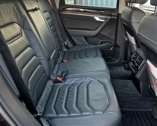 Черный Фольксваген Туарег, объемом двигателя 2.97 л и пробегом 214 тыс. км за 41900 $, фото 10 на Automoto.ua