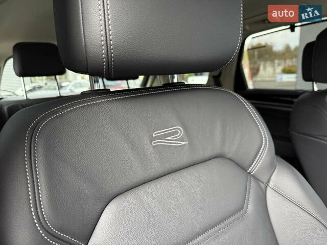 Черный Фольксваген Туарег, объемом двигателя 3 л и пробегом 140 тыс. км за 57999 $, фото 32 на Automoto.ua