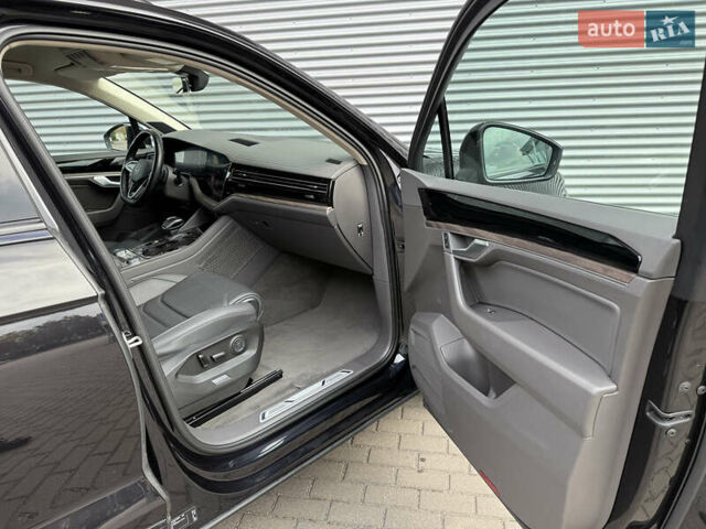 Черный Фольксваген Туарег, объемом двигателя 3 л и пробегом 140 тыс. км за 57999 $, фото 21 на Automoto.ua