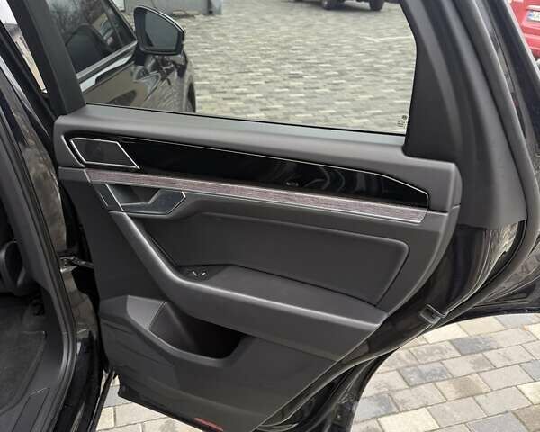 Черный Фольксваген Туарег, объемом двигателя 2.97 л и пробегом 126 тыс. км за 52000 $, фото 19 на Automoto.ua