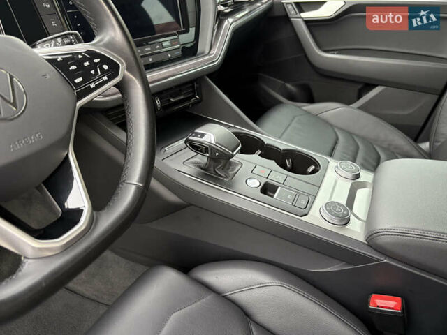 Черный Фольксваген Туарег, объемом двигателя 2.97 л и пробегом 133 тыс. км за 46900 $, фото 18 на Automoto.ua