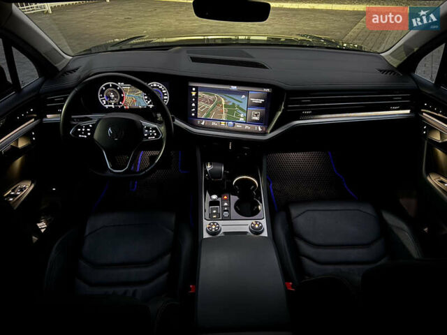 Черный Фольксваген Туарег, объемом двигателя 2.97 л и пробегом 108 тыс. км за 58500 $, фото 66 на Automoto.ua