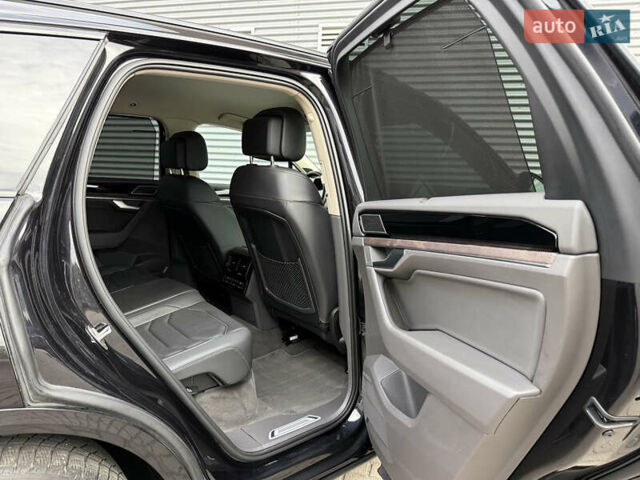 Черный Фольксваген Туарег, объемом двигателя 3 л и пробегом 140 тыс. км за 57999 $, фото 35 на Automoto.ua