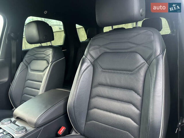 Черный Фольксваген Туарег, объемом двигателя 2.97 л и пробегом 161 тыс. км за 52500 $, фото 49 на Automoto.ua