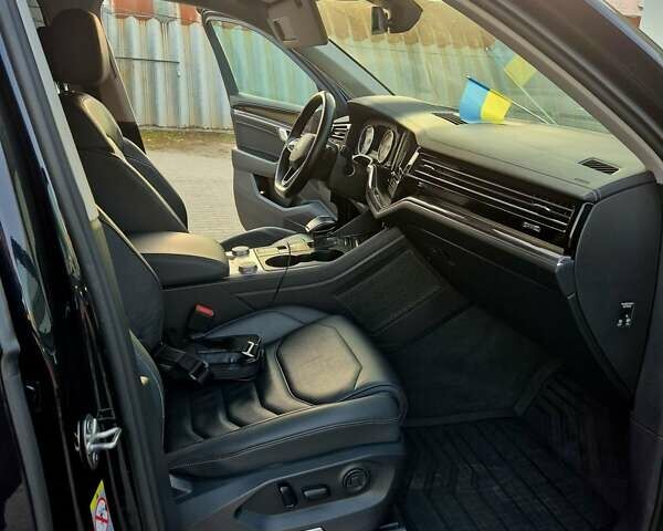 Черный Фольксваген Туарег, объемом двигателя 2.97 л и пробегом 214 тыс. км за 41900 $, фото 12 на Automoto.ua