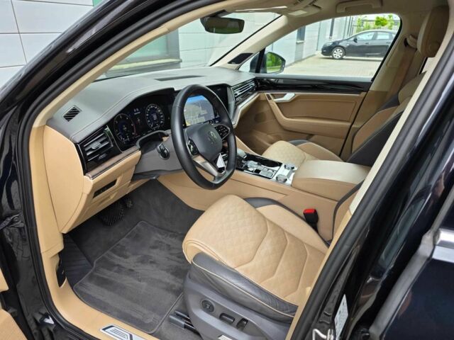 Чорний Фольксваген Туарег, об'ємом двигуна 3 л та пробігом 55 тис. км за 40000 $, фото 5 на Automoto.ua