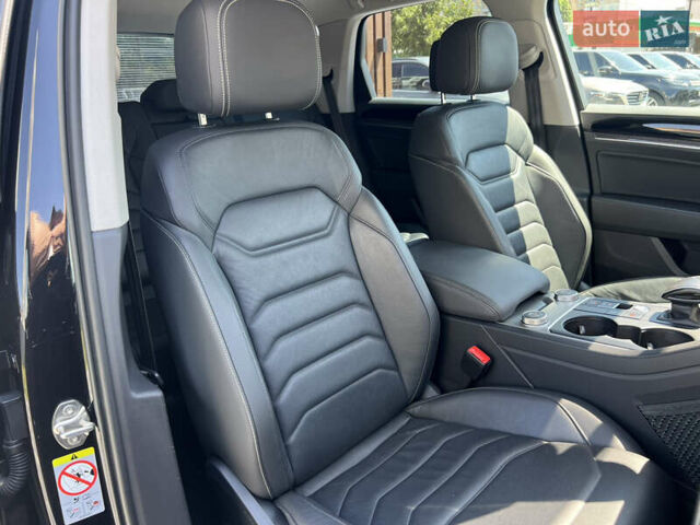 Черный Фольксваген Туарег, объемом двигателя 3 л и пробегом 143 тыс. км за 46000 $, фото 45 на Automoto.ua