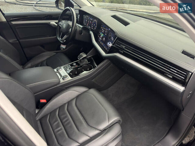 Черный Фольксваген Туарег, объемом двигателя 2.97 л и пробегом 108 тыс. км за 58500 $, фото 28 на Automoto.ua