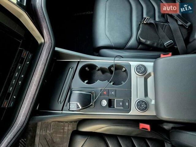 Черный Фольксваген Туарег, объемом двигателя 2.97 л и пробегом 214 тыс. км за 41900 $, фото 9 на Automoto.ua