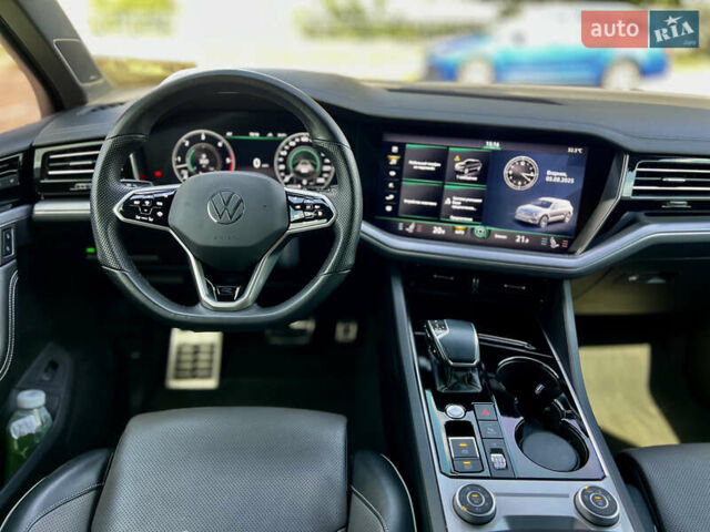 Черный Фольксваген Туарег, объемом двигателя 3 л и пробегом 171 тыс. км за 51999 $, фото 45 на Automoto.ua