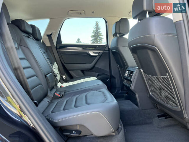 Черный Фольксваген Туарег, объемом двигателя 3 л и пробегом 143 тыс. км за 46000 $, фото 31 на Automoto.ua