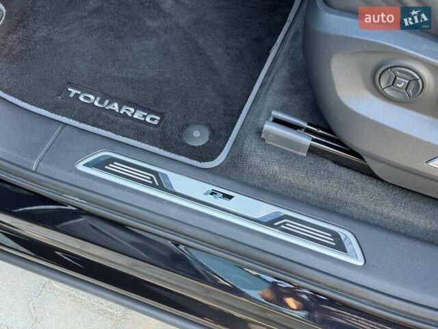 Черный Фольксваген Туарег, объемом двигателя 2.97 л и пробегом 114 тыс. км за 57900 $, фото 10 на Automoto.ua